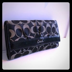 LARGE BLACK COACH WALLET